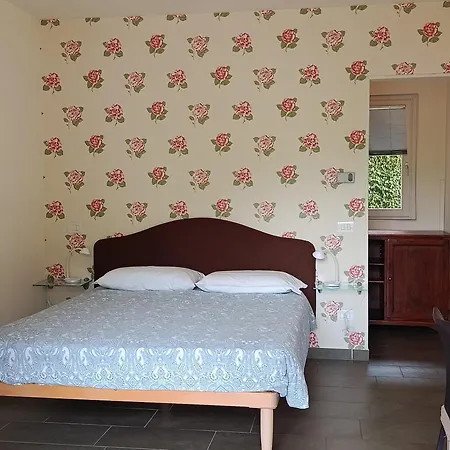 בית הארחה Cascina Nel Bosco קנוביו