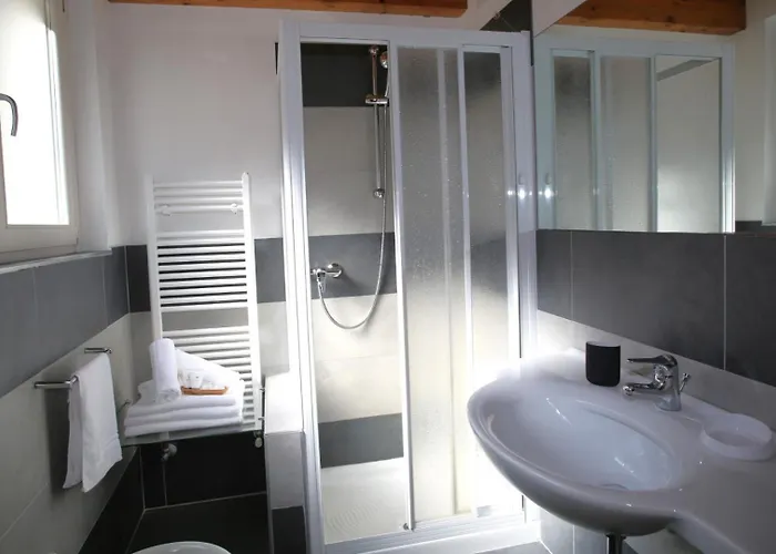 Cascina Nel Bosco 카노비오