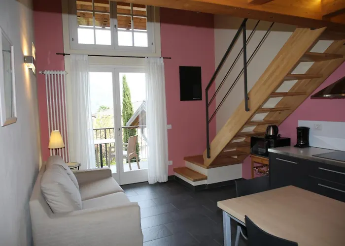 Cascina Nel Bosco 3* 카노비오