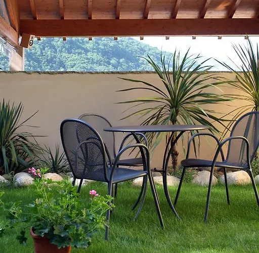 Cascina Nel Bosco 카노비오